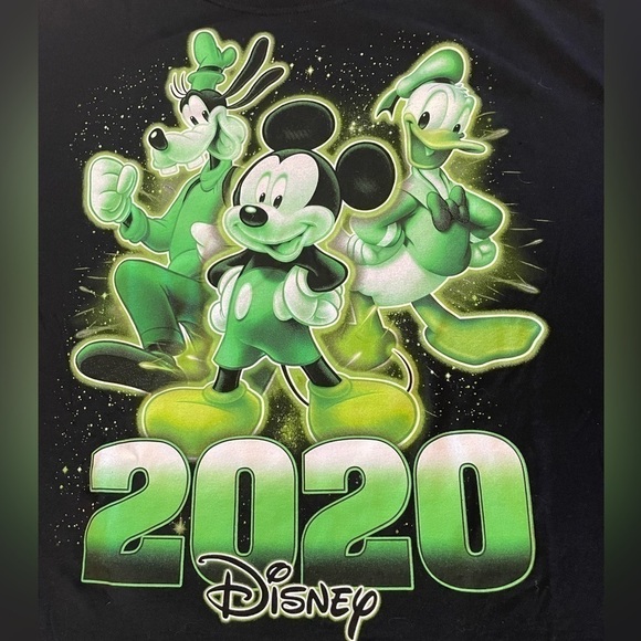 DISNEY | DISNEY GLOW IN DARK GREEN 2020 BLACK SHORT SLEEVE T-SHIRT SIZE XL 46/48 - Picture 2 of 3